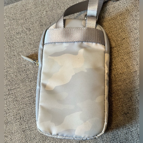 Lululemon modular phone crossbody bag🤍🩶 - Picture 4 of 9